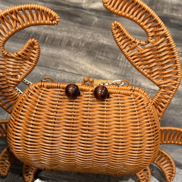 NWT Tommy Bahama woven Crab-Shaped Wicker Handbag - Picture 2 of 6